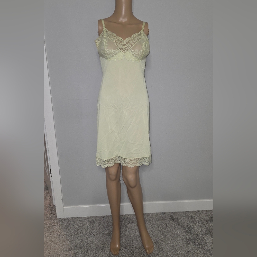 Hollywood Vassarette Vintage Slip S 34"  pinup rockabilly retro Chartreuse Lace
